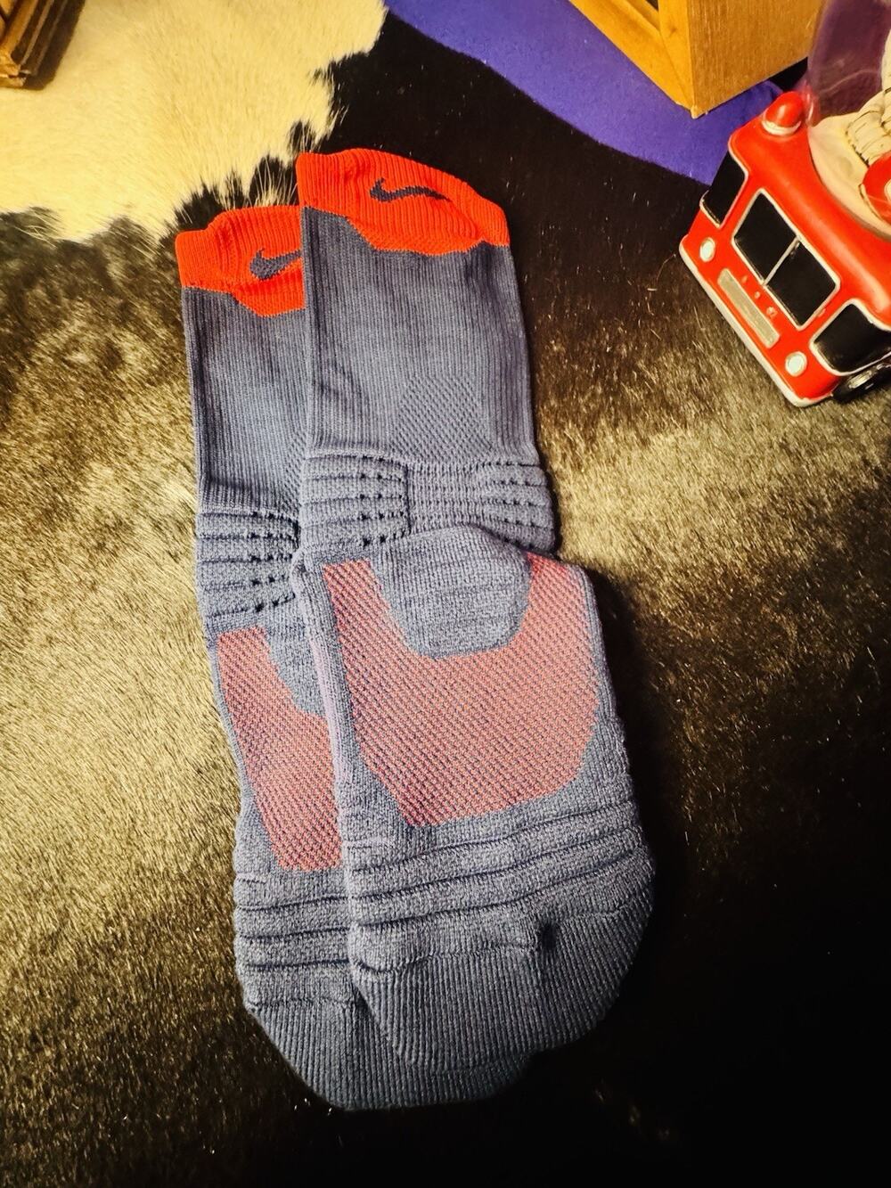 Nike Pro Elite Men's Medium Grey And Red Socks